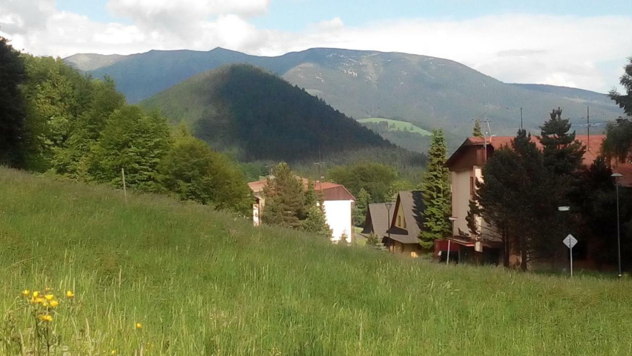 Almet, Apartmanove 205