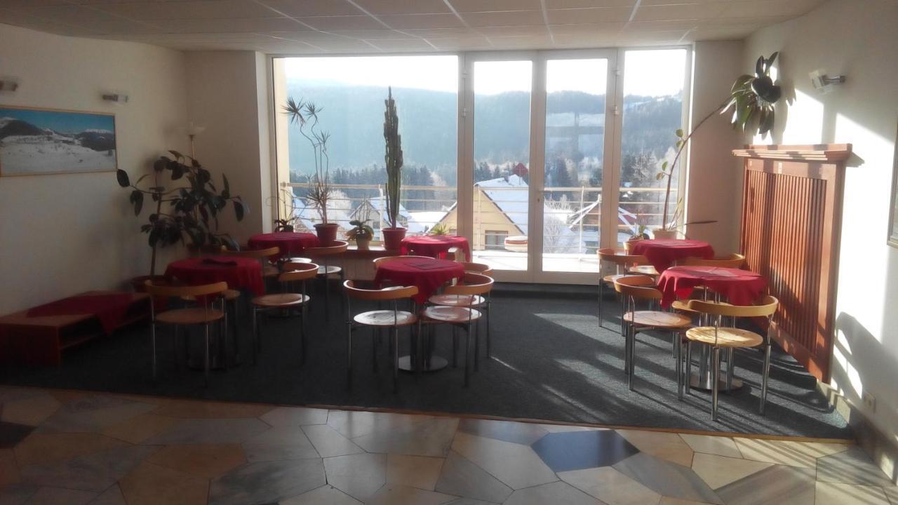 Almet, Apartmanove 205 Apartment