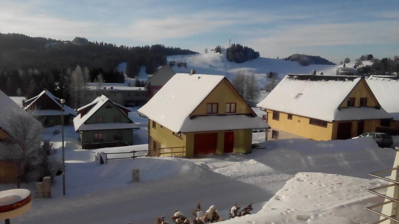 Almet, Apartmanove 205 *