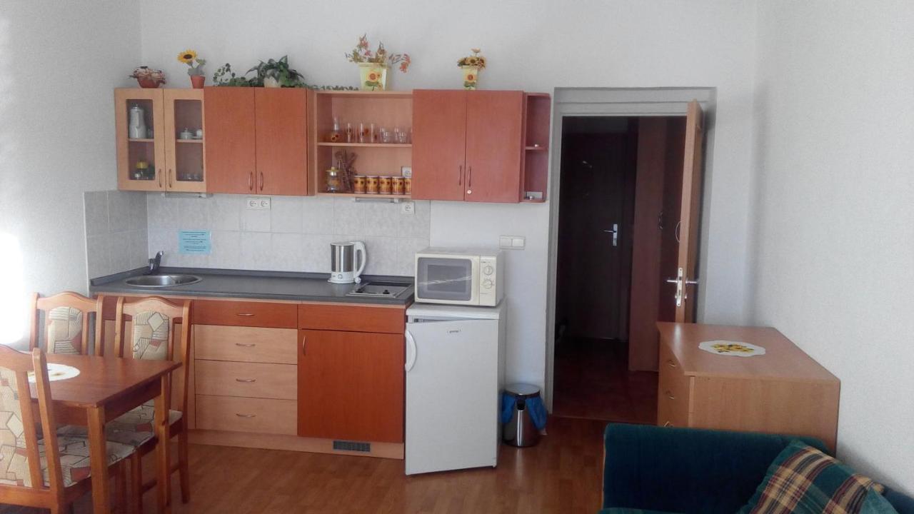 Almet, Apartmanove 205 Apartment *